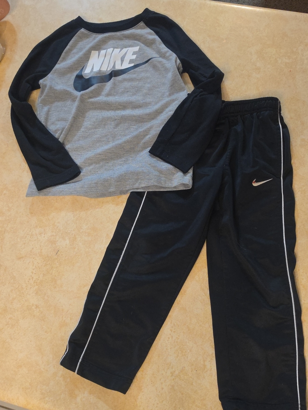 🚨 Nike Outfit Kids Black Joggers with White Side Piping